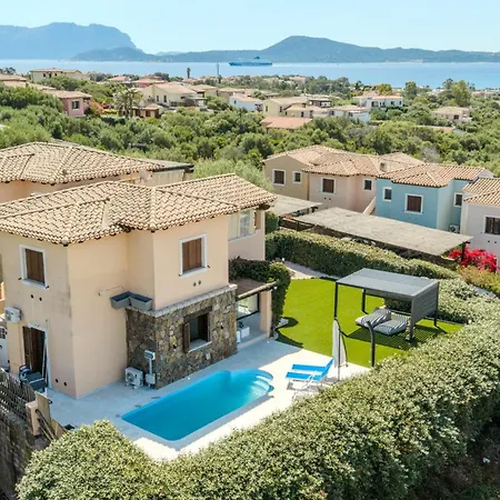 Perseo Vacanze Poggio Dei Fiori Con Piscina Privata בית נופש אולביה